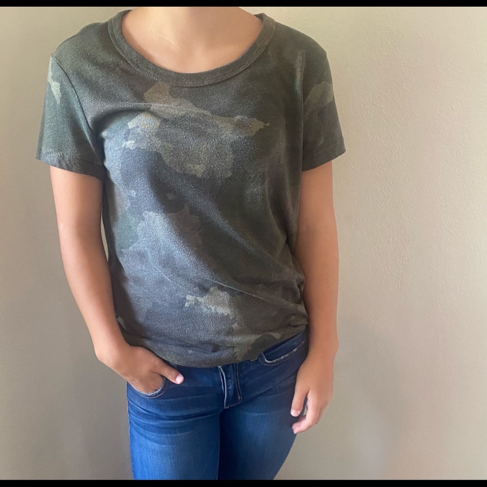 Alternative Earth camo t-shirt. Size large. Alternative Apparel